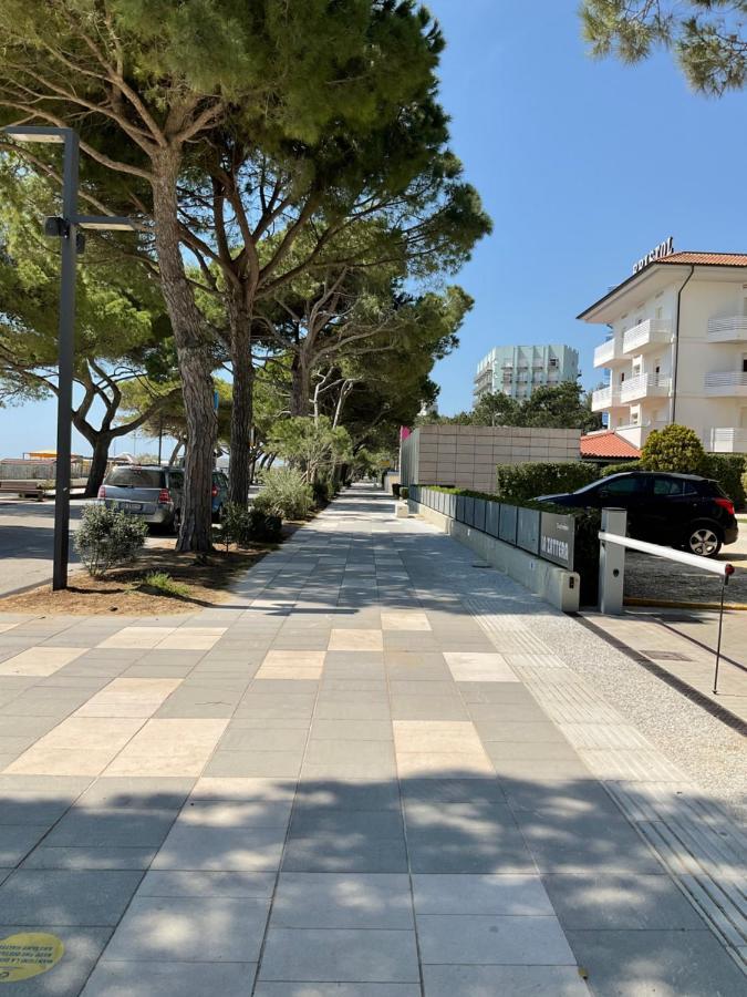 Beach Front Apartment Sabbiadoro 利尼亚诺萨比亚多罗 外观 照片