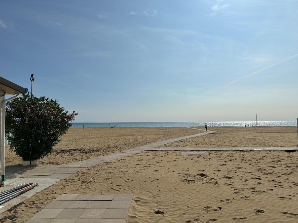 Beach Front Apartment Sabbiadoro 利尼亚诺萨比亚多罗 外观 照片