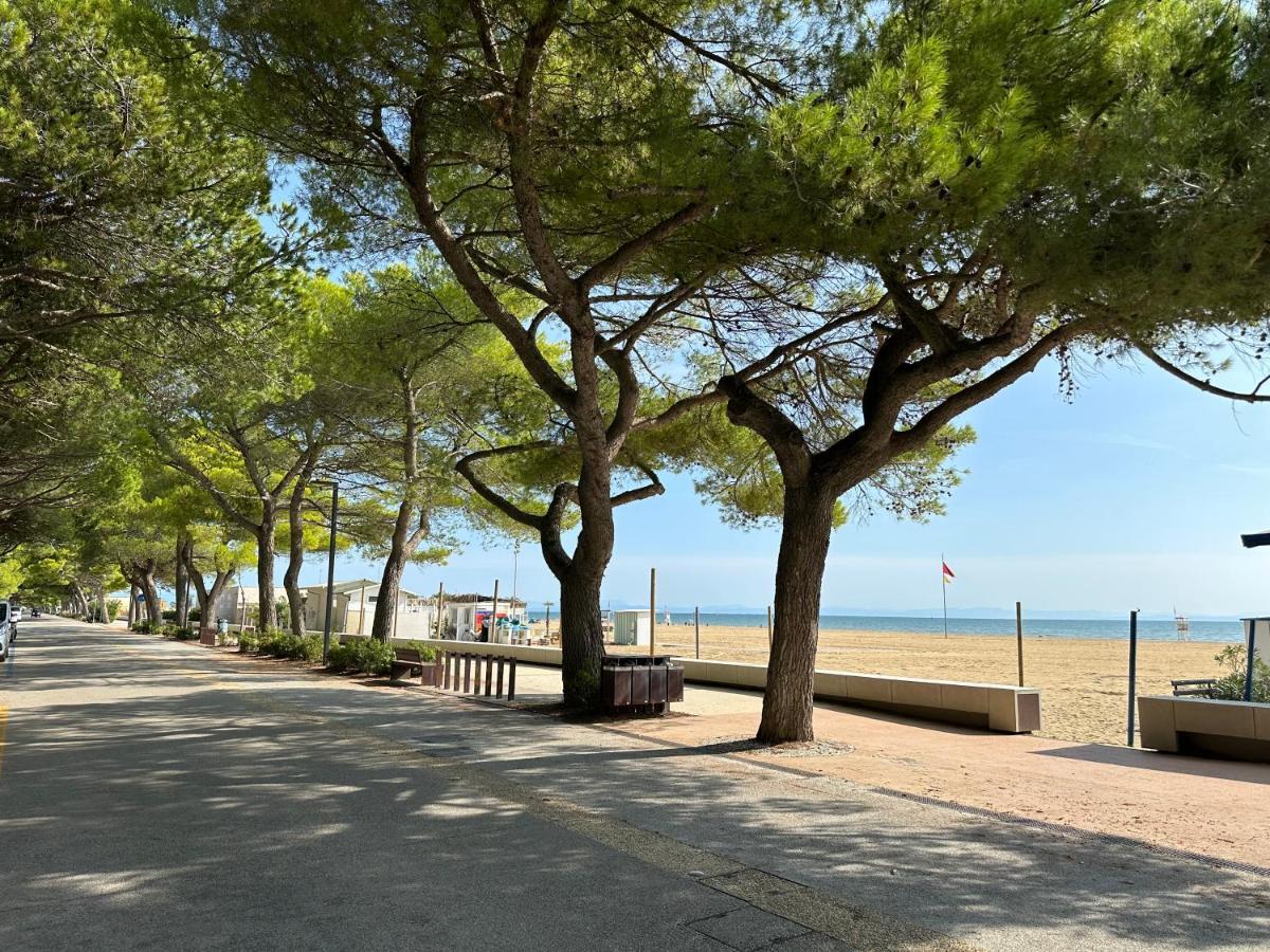 Beach Front Apartment Sabbiadoro 利尼亚诺萨比亚多罗 外观 照片