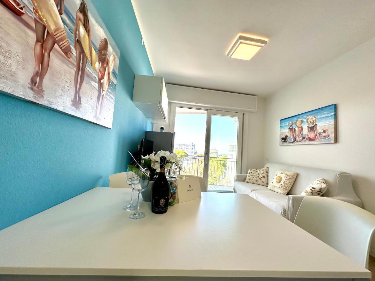 Beach Front Apartment Sabbiadoro 利尼亚诺萨比亚多罗 外观 照片