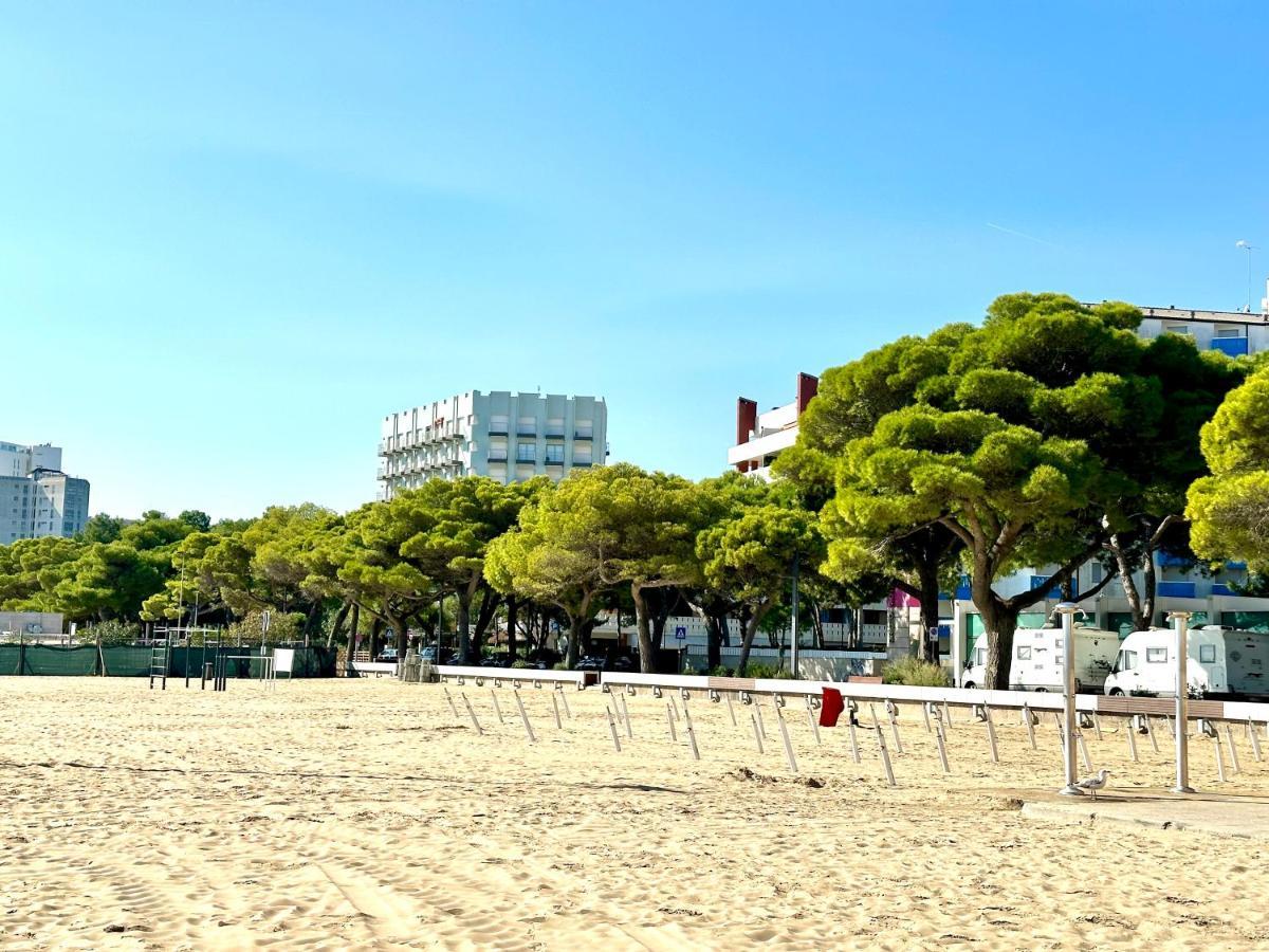 Beach Front Apartment Sabbiadoro 利尼亚诺萨比亚多罗 外观 照片