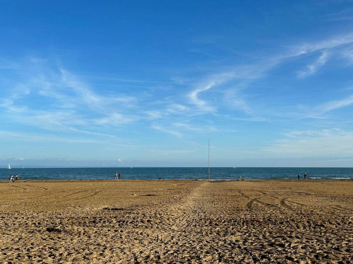 Beach Front Apartment Sabbiadoro 利尼亚诺萨比亚多罗 外观 照片